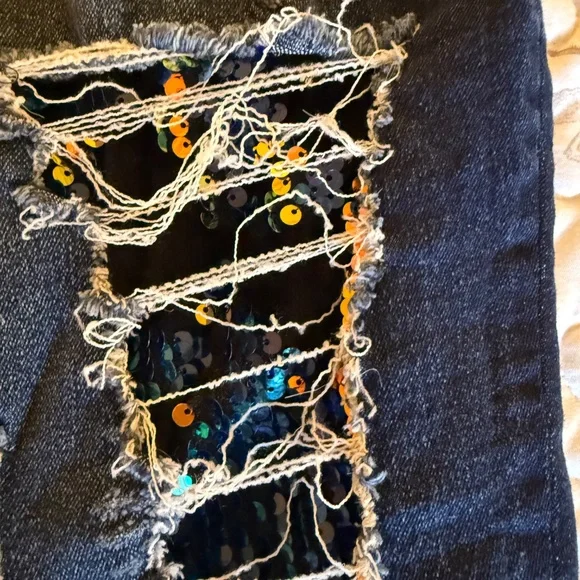 DG2 Distressed Women’s Jeans , sequin backing , so very pretty , - Picture 4 of 6
